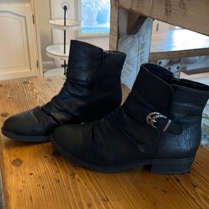 Baretraps bootie
